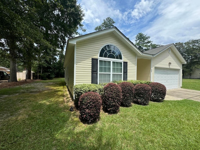 view of front facade with a front yard and a garage