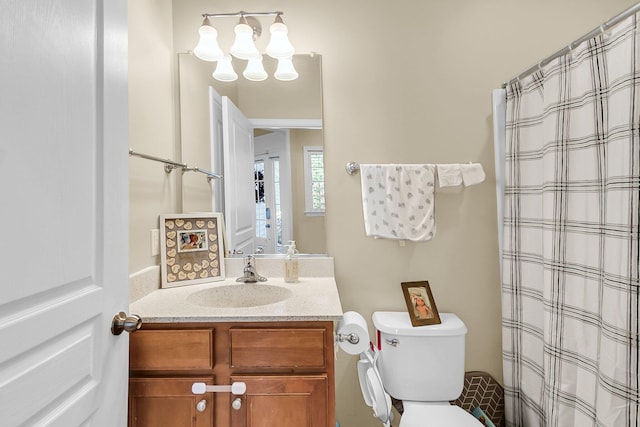 full bathroom featuring vanity, curtained shower, and toilet