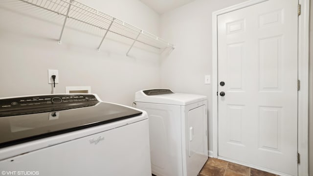 laundry area with tile patterned flooring and independent washer and dryer