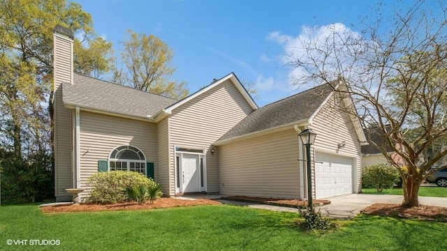 view of front of property featuring a front lawn and a garage