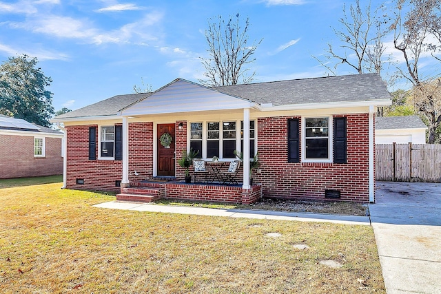 view of front facade with covered porch and a front yard