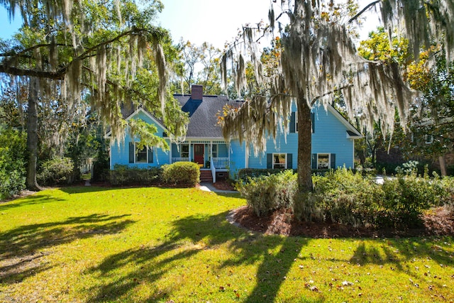 view of front of house featuring a front yard