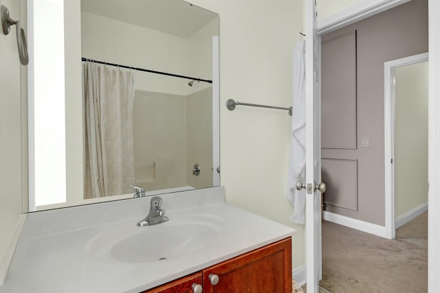 bathroom with a shower with shower curtain, baseboards, and vanity