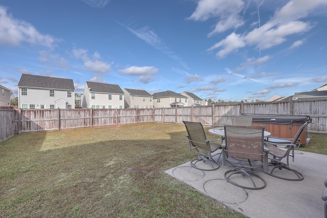 view of yard featuring a patio area