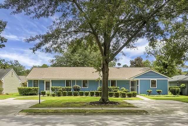 ranch-style house with a yard