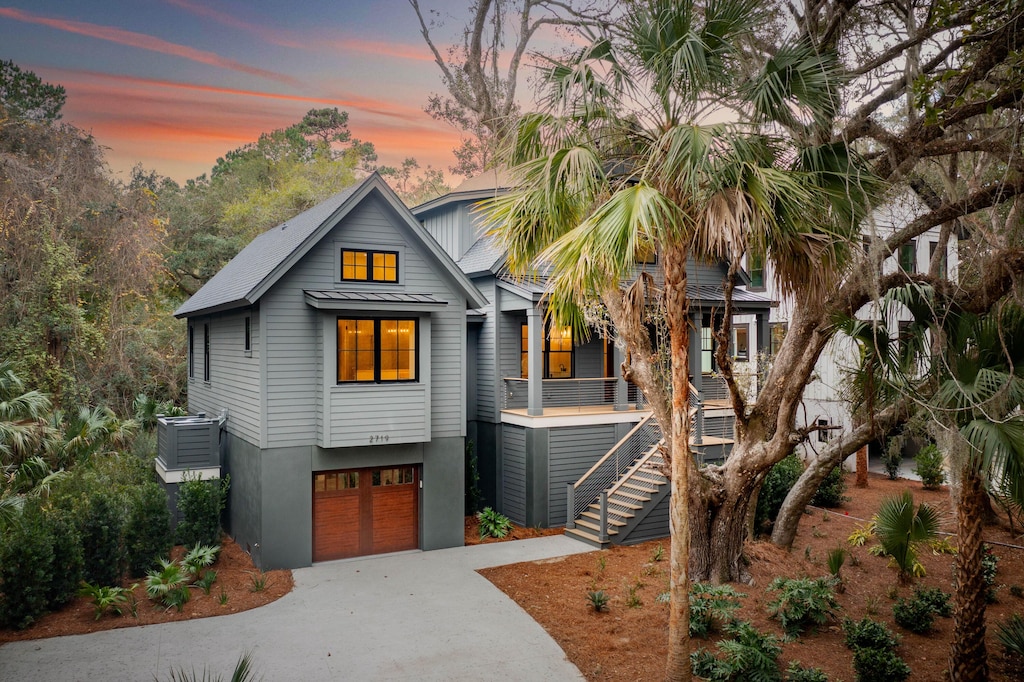 view of front facade featuring covered porch and a garage