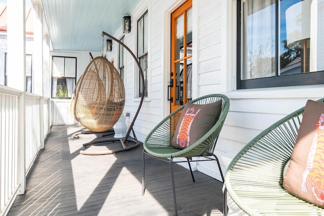 balcony featuring covered porch