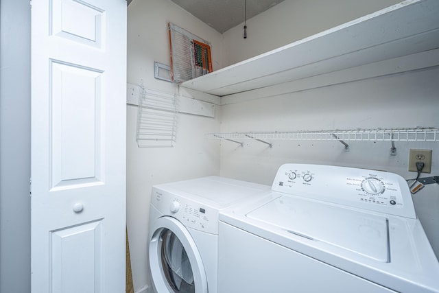 laundry room with laundry area and washing machine and dryer