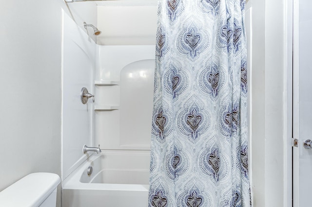 bathroom featuring toilet and shower / bath combo with shower curtain