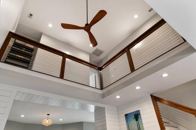 room details featuring ceiling fan