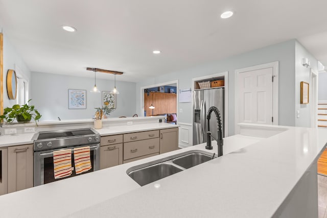 kitchen with stainless steel appliances, sink, pendant lighting, a center island, and gray cabinets