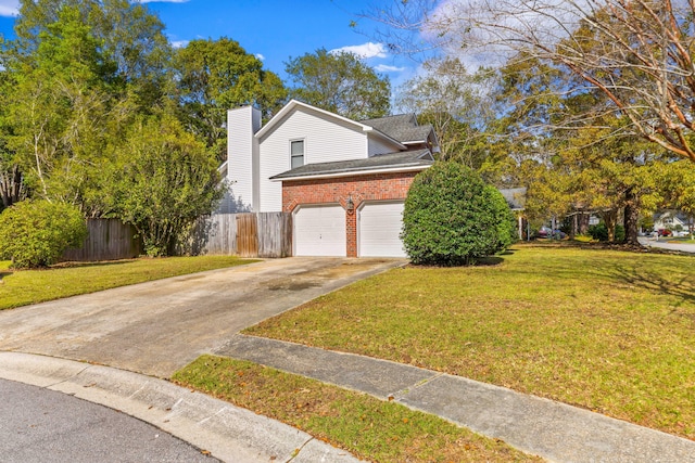 view of front facade featuring a front yard