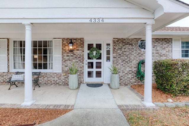 entrance to property featuring covered porch