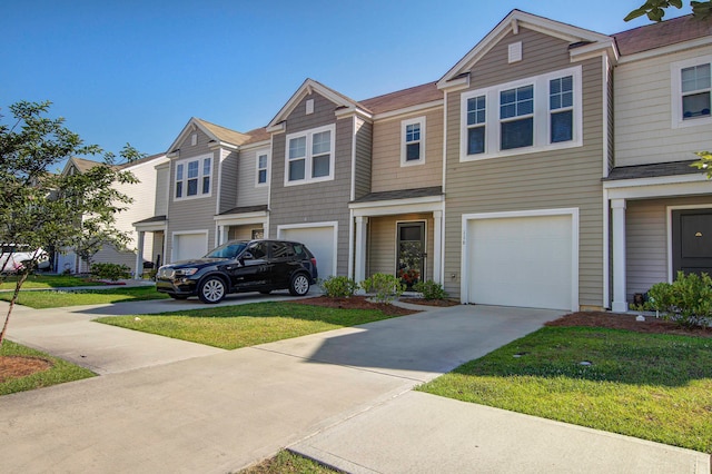 townhome / multi-family property featuring a front lawn