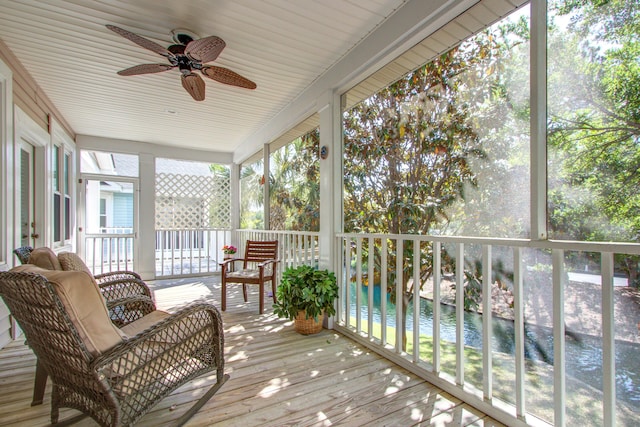 sunroom / solarium with a ceiling fan