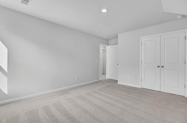 unfurnished bedroom with carpet flooring, baseboards, a closet, and recessed lighting