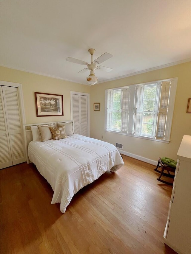 bedroom featuring ceiling fan, hardwood / wood-style floors, and crown molding