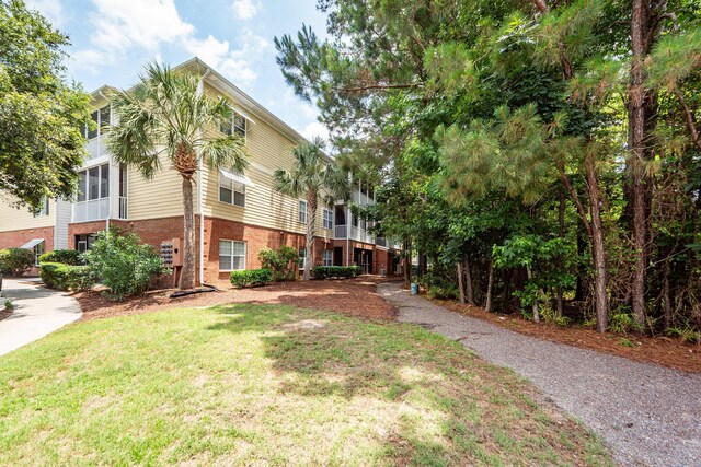 1121 Basildon Rd, Mount Pleasant, SC 29466 - view of property's community with a lawn