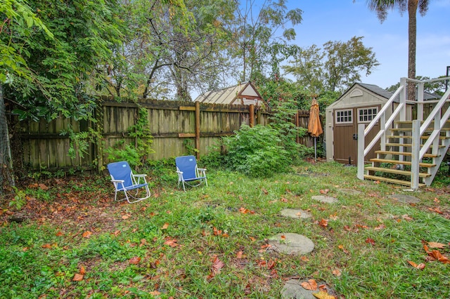 view of yard with a storage unit