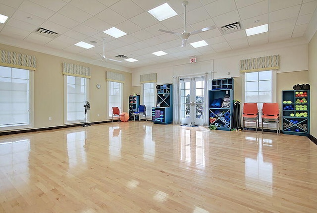 exercise area with visible vents, ceiling fan, french doors, and baseboards