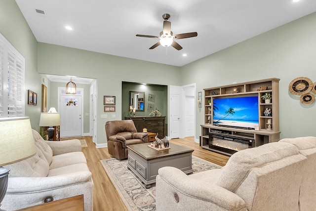 living room featuring visible vents, recessed lighting, light wood-style floors, baseboards, and ceiling fan