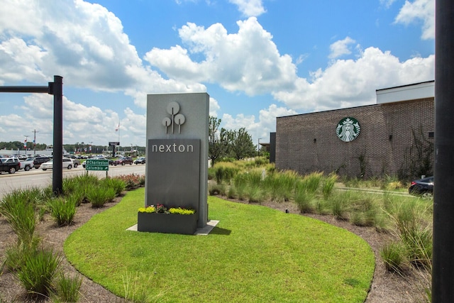 view of property's community featuring a yard