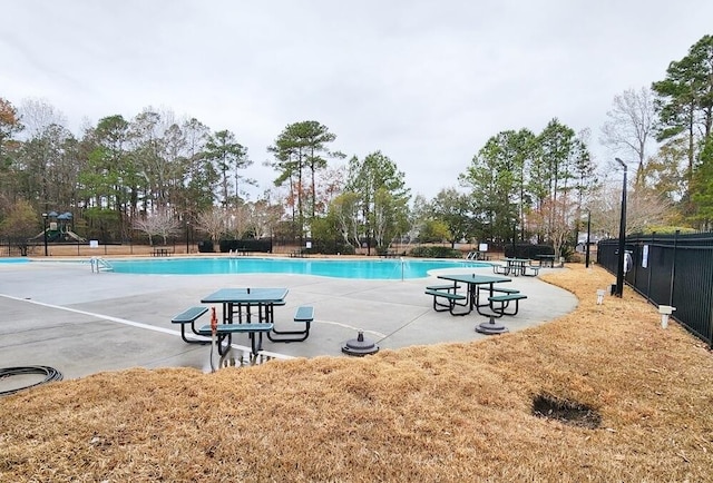 view of swimming pool