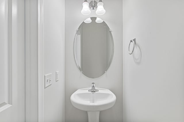 bathroom with a chandelier and a sink