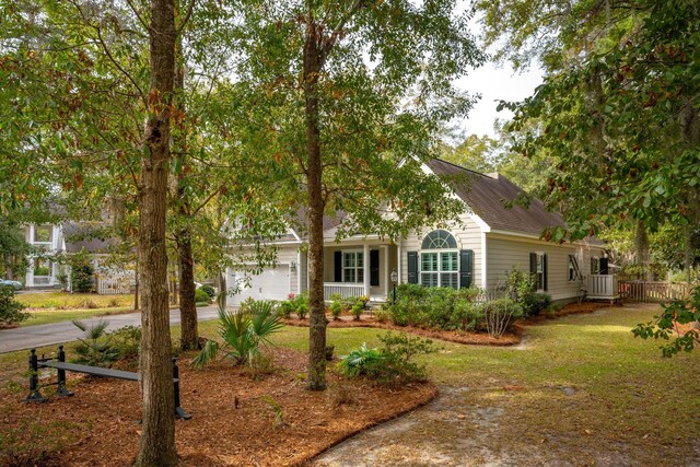 view of front facade featuring a front lawn and a garage