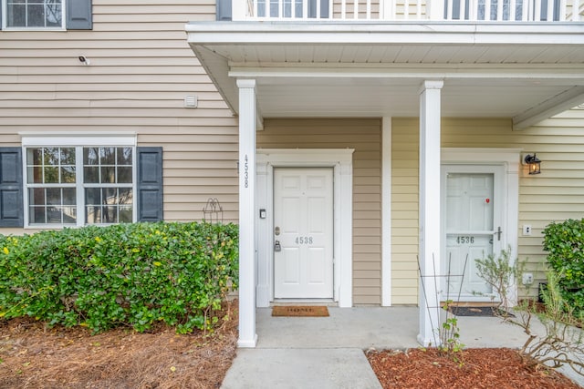 entrance to property featuring a balcony