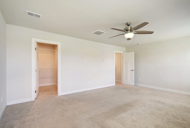 unfurnished room with light carpet and ceiling fan