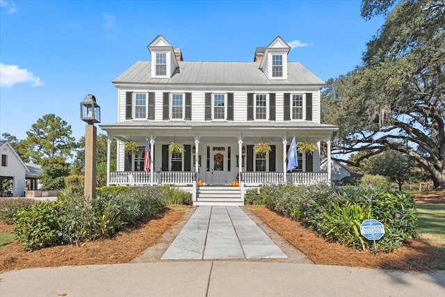 view of front of property featuring a porch