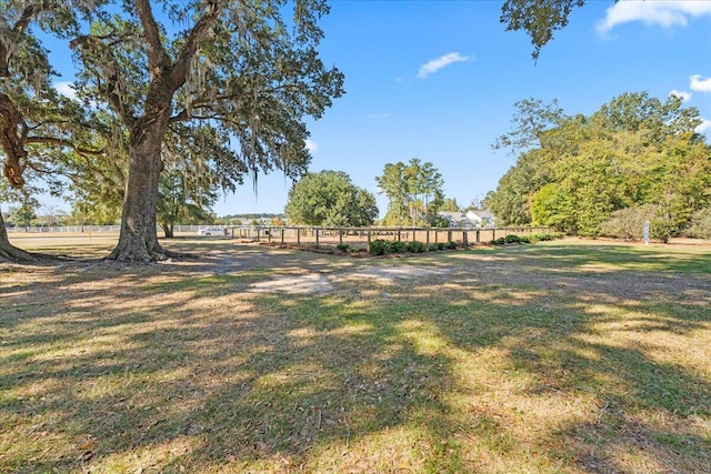 view of yard featuring a rural view