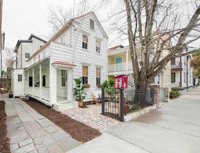 view of front of house featuring a porch and a fenced front yard