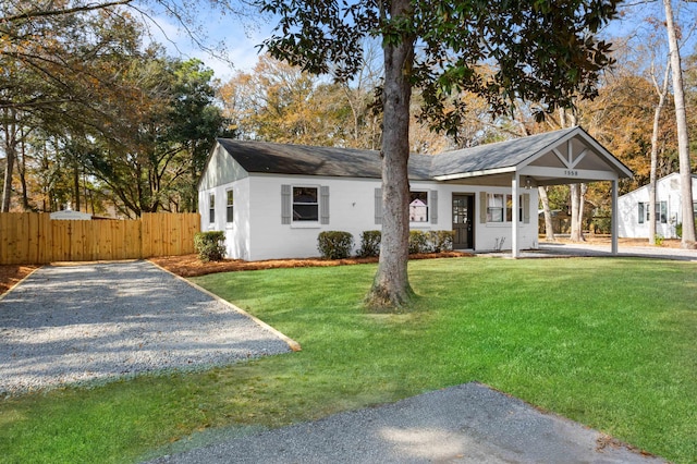 view of front of house with a carport and a front yard