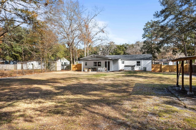 back of house featuring a lawn