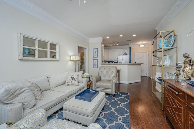 living area with baseboards, dark wood-style flooring, crown molding, and recessed lighting