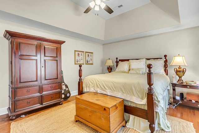 bedroom featuring baseboards, visible vents, a ceiling fan, and light wood-style floors