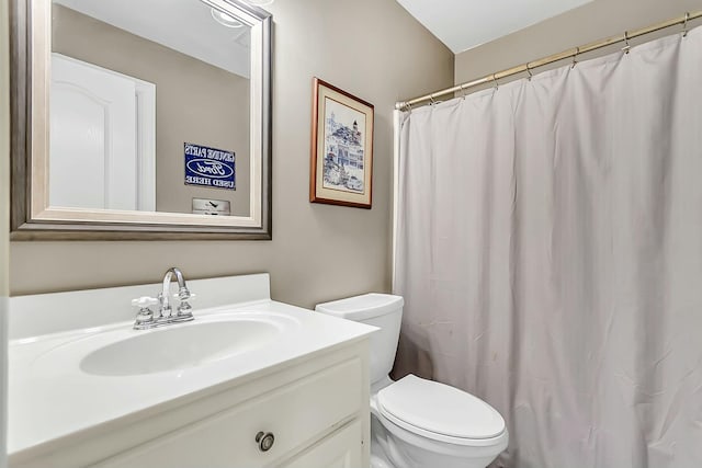 full bath featuring curtained shower, vanity, and toilet