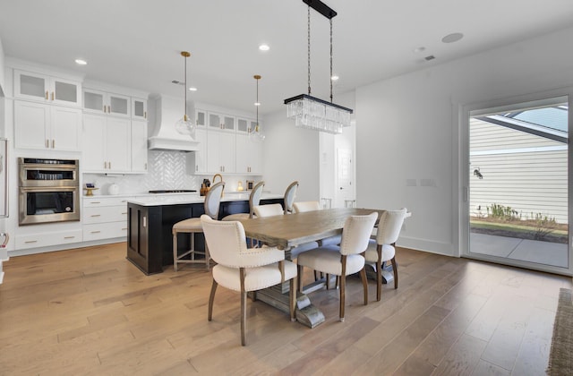 dining area with recessed lighting, light wood-type flooring, and baseboards