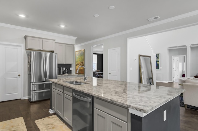 kitchen featuring a sink, visible vents, freestanding refrigerator, and gray cabinetry