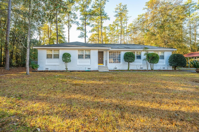 ranch-style home with crawl space, a front lawn, and entry steps