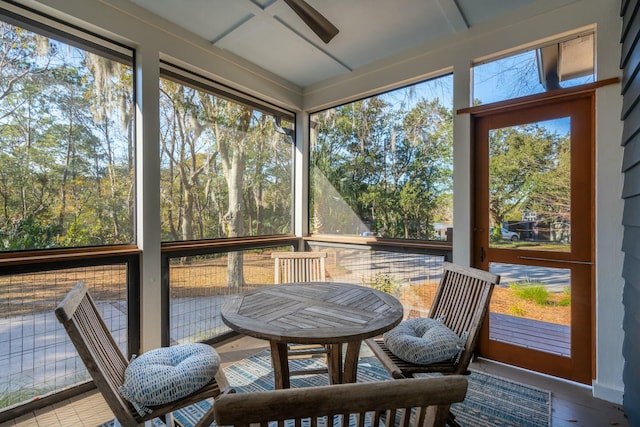 sunroom / solarium featuring a ceiling fan