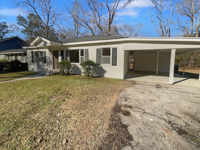 single story home featuring a front lawn and a carport