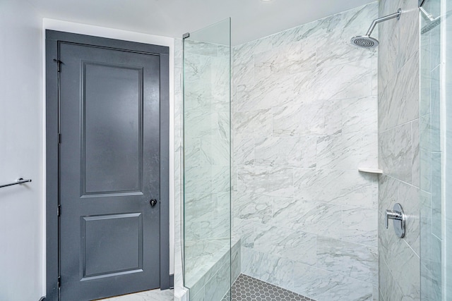 bathroom featuring tiled shower