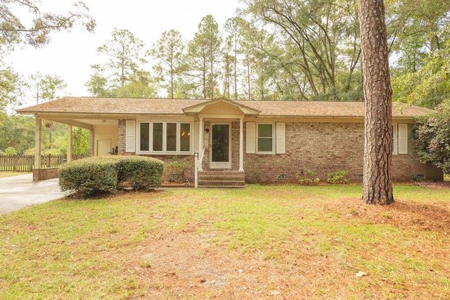 single story home with a front yard