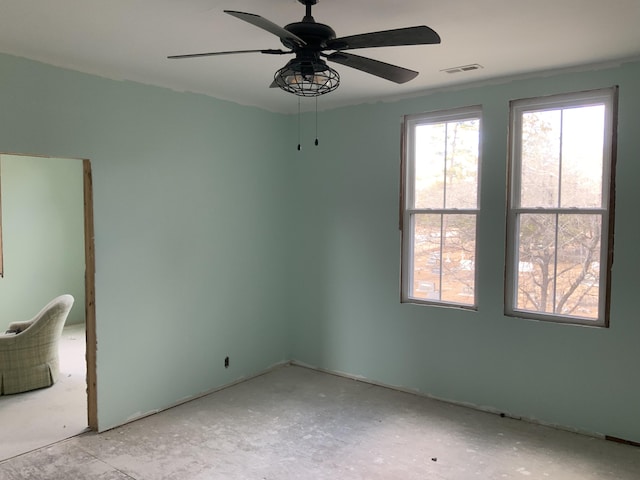 spare room with ceiling fan