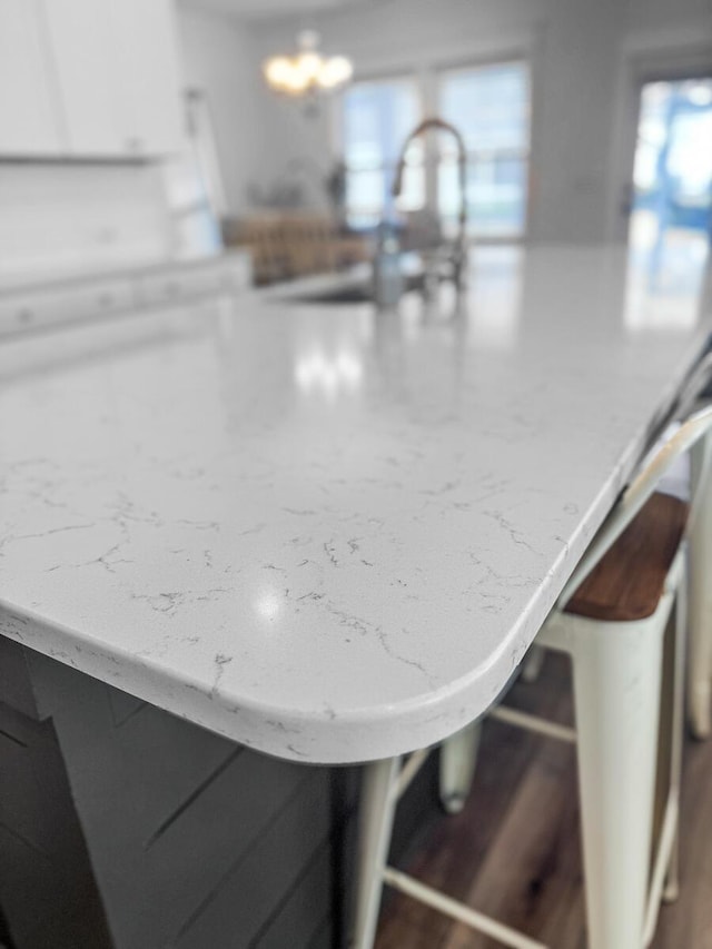 details featuring light countertops and a peninsula