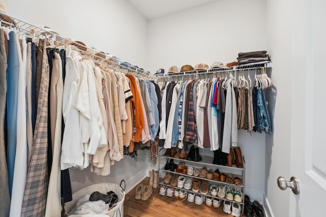 walk in closet with wood-type flooring