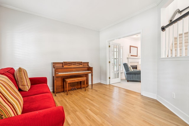 174 Revetment Ln, Mount Pleasant, SC 29464 - living area with crown molding, wood finished floors, a fireplace, and baseboards